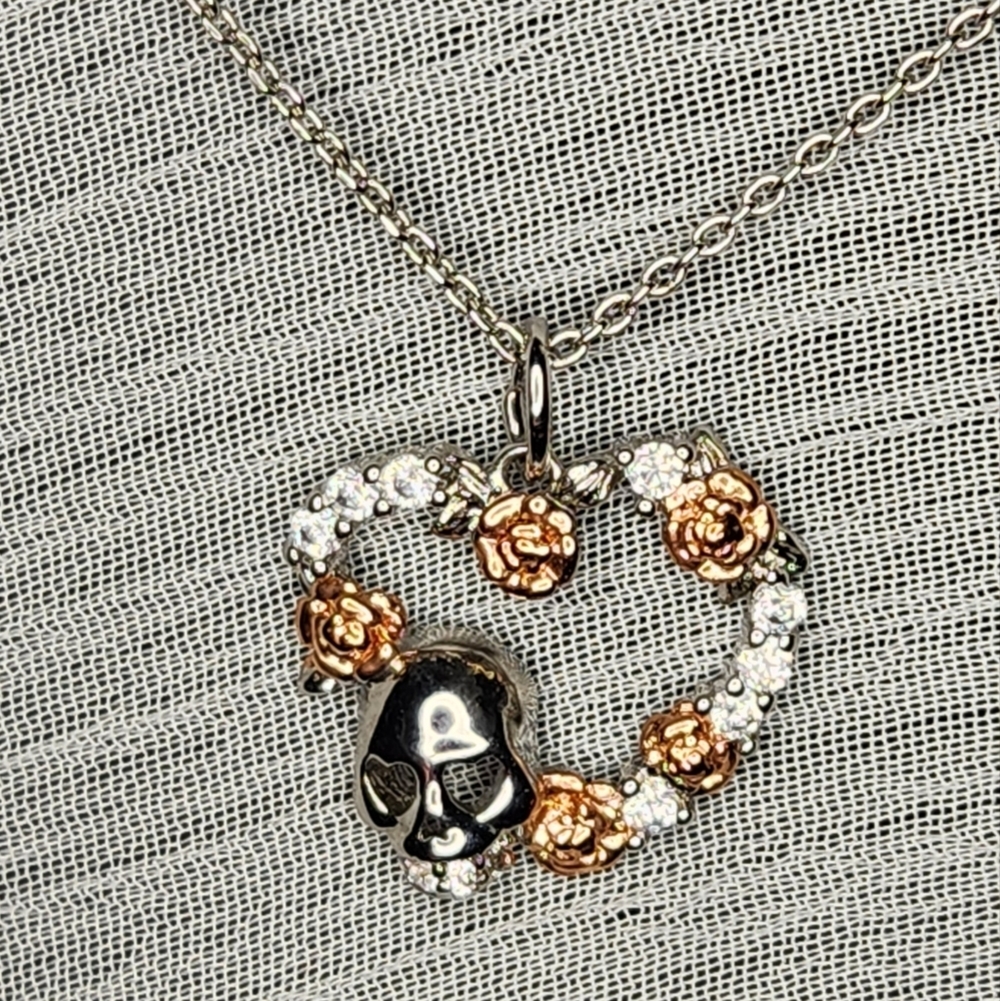 💀 Skull & 🌹 Rose in Heart Necklace